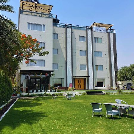 Hotel Three Seasons Vrindāvan Zewnętrze zdjęcie