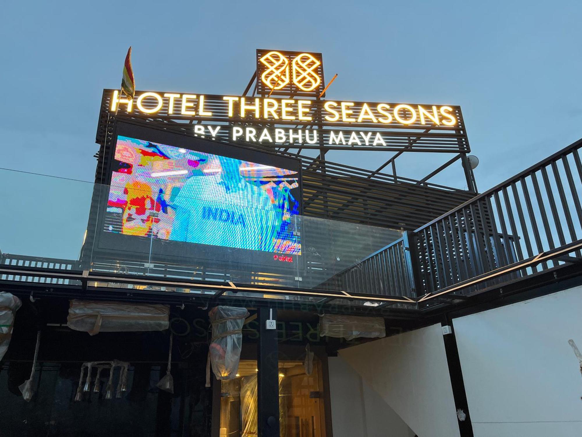 Hotel Three Seasons Vrindāvan Zewnętrze zdjęcie