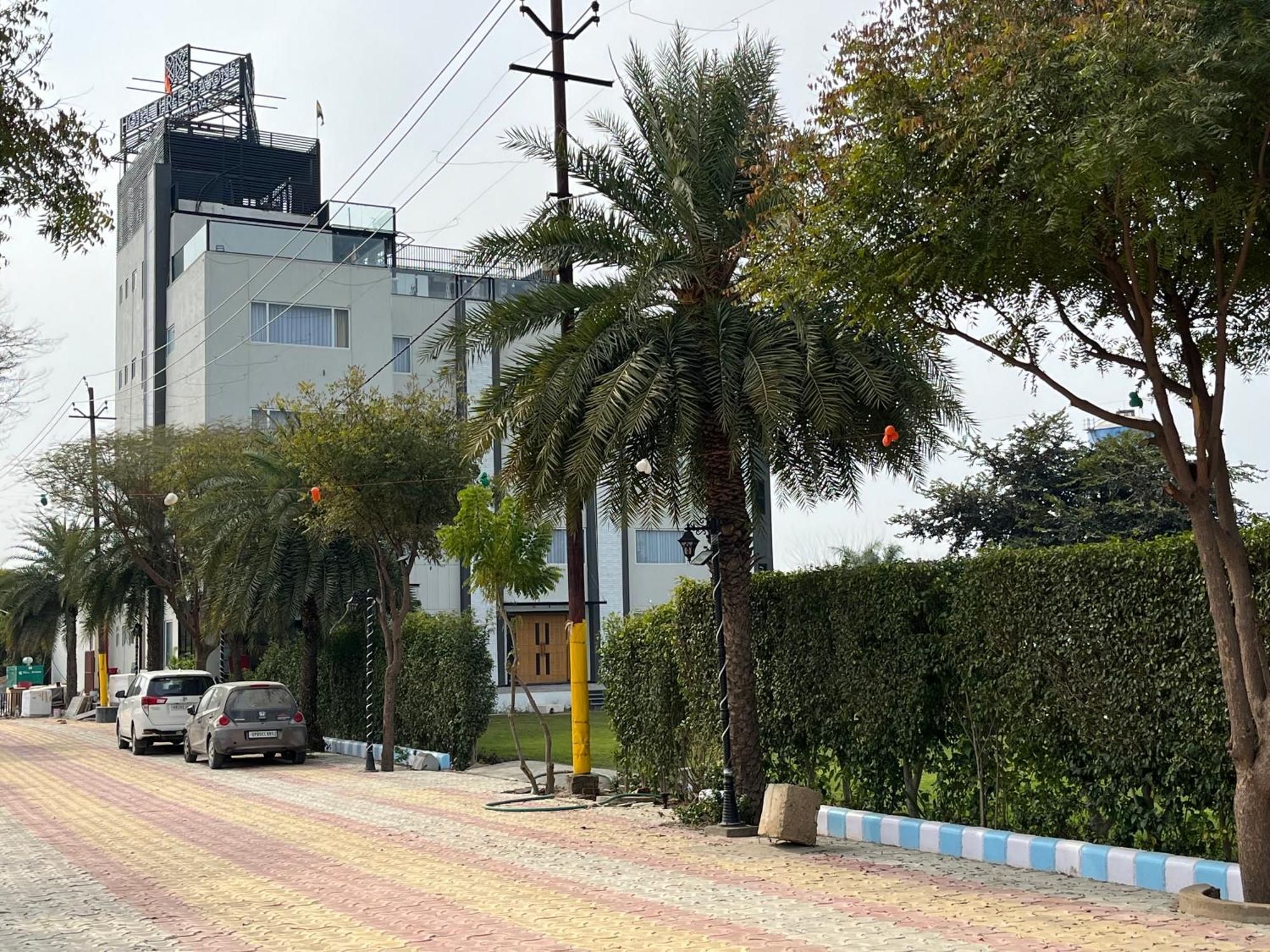 Hotel Three Seasons Vrindāvan Zewnętrze zdjęcie