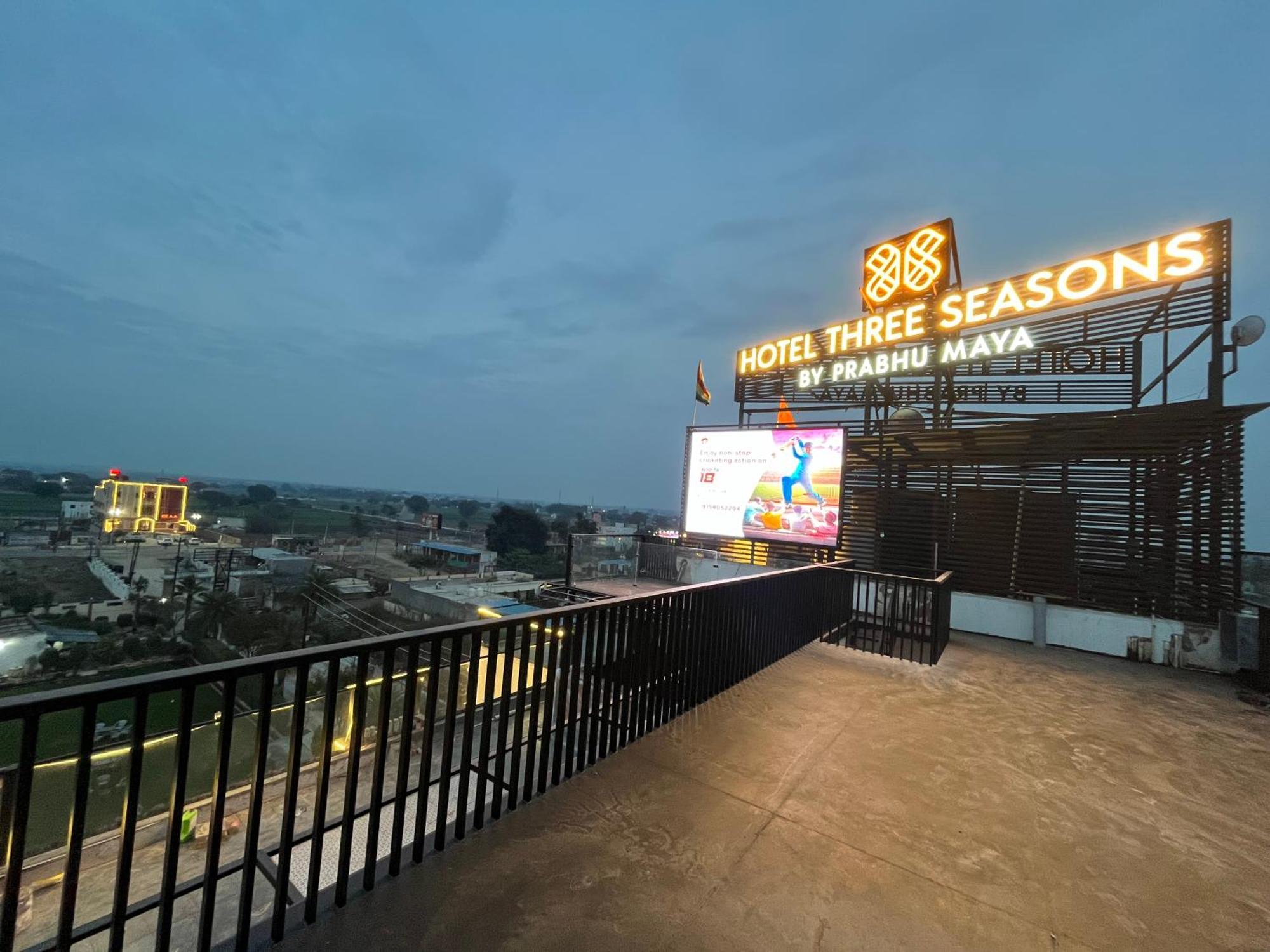 Hotel Three Seasons Vrindāvan Zewnętrze zdjęcie