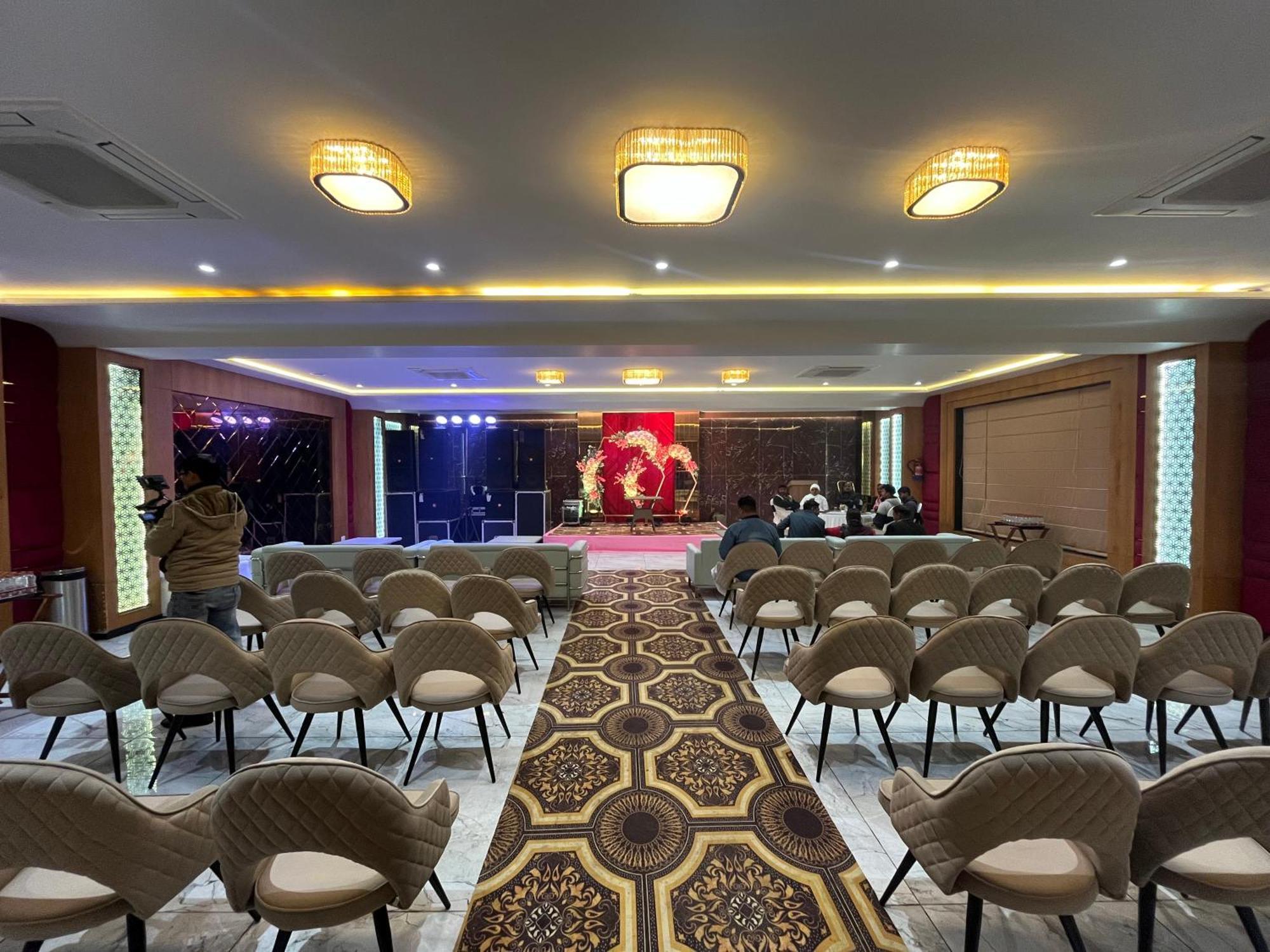 Hotel Three Seasons Vrindāvan Zewnętrze zdjęcie