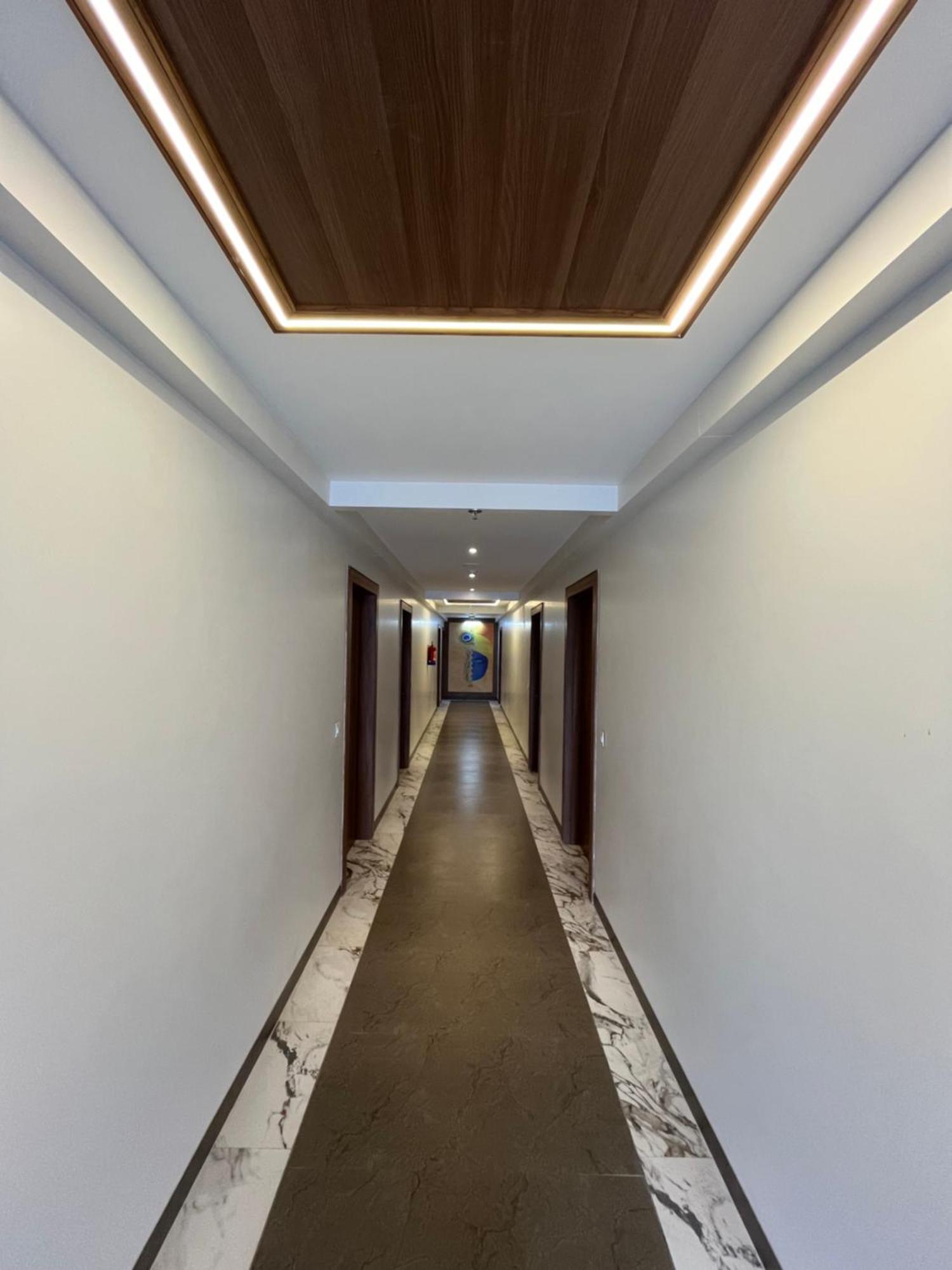 Hotel Three Seasons Vrindāvan Zewnętrze zdjęcie