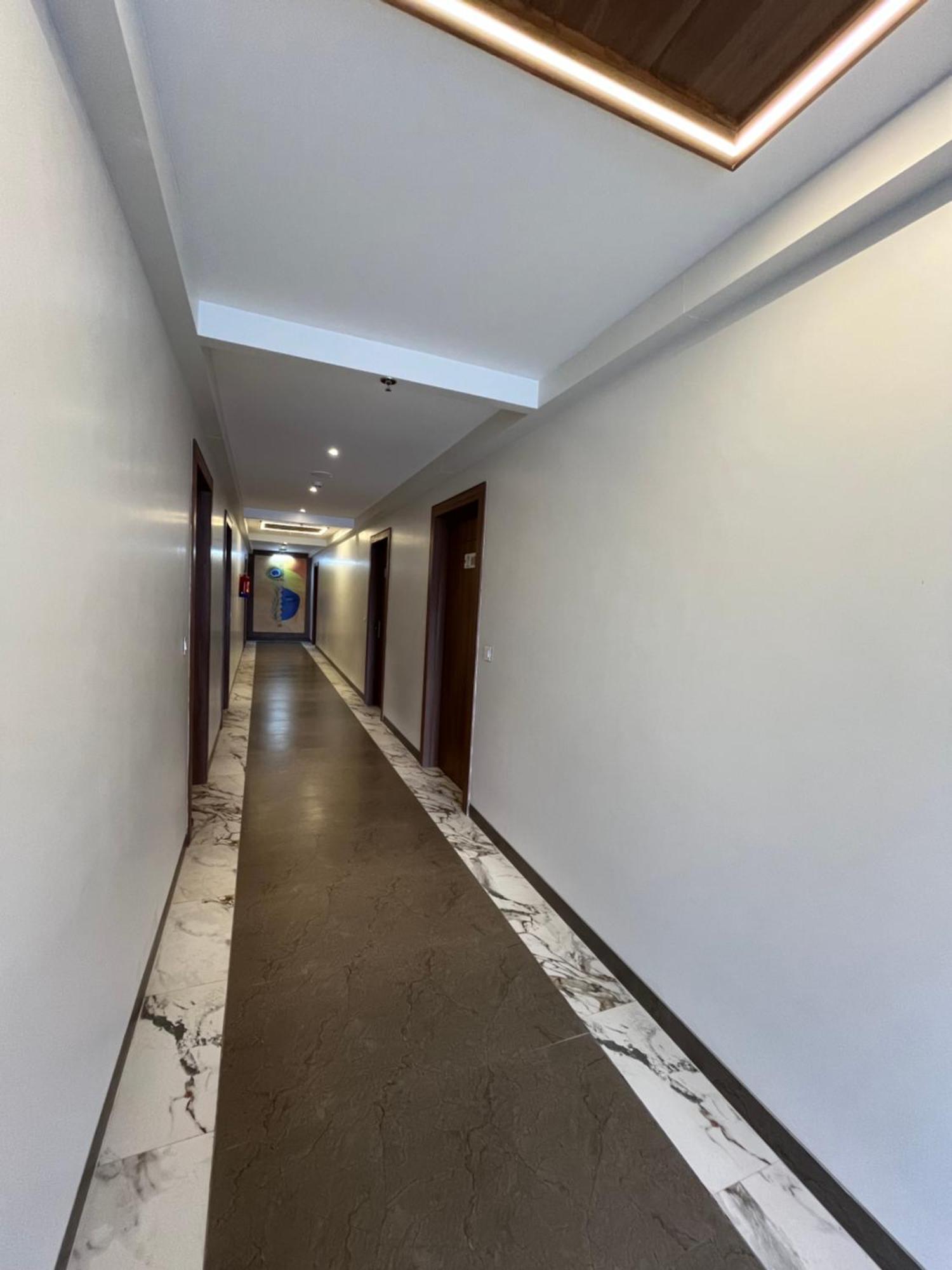 Hotel Three Seasons Vrindāvan Zewnętrze zdjęcie