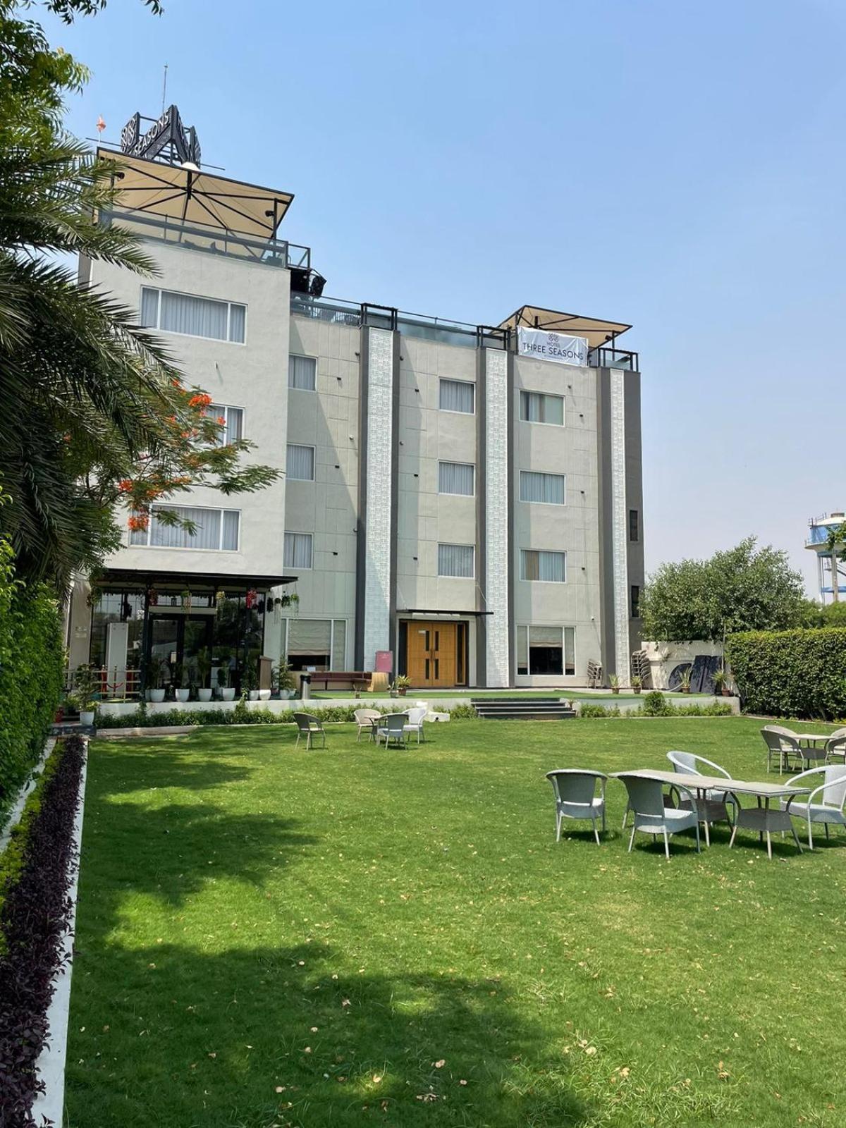Hotel Three Seasons Vrindāvan Zewnętrze zdjęcie