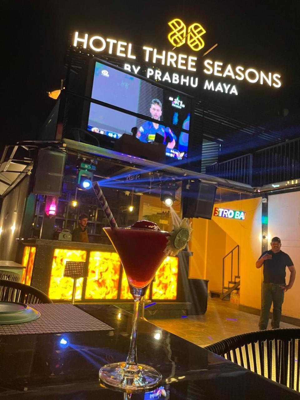 Hotel Three Seasons Vrindāvan Zewnętrze zdjęcie