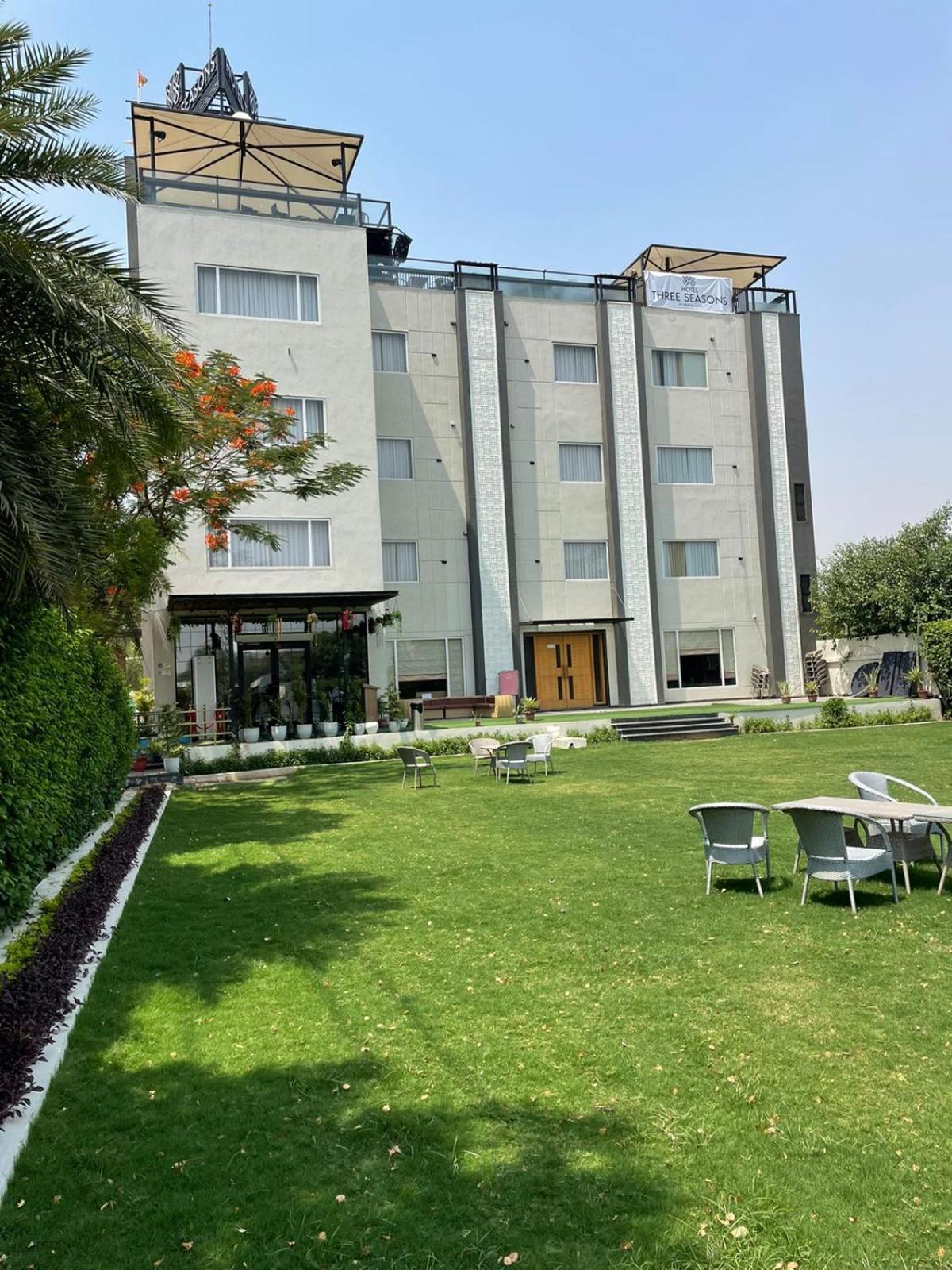 Hotel Three Seasons Vrindāvan Zewnętrze zdjęcie