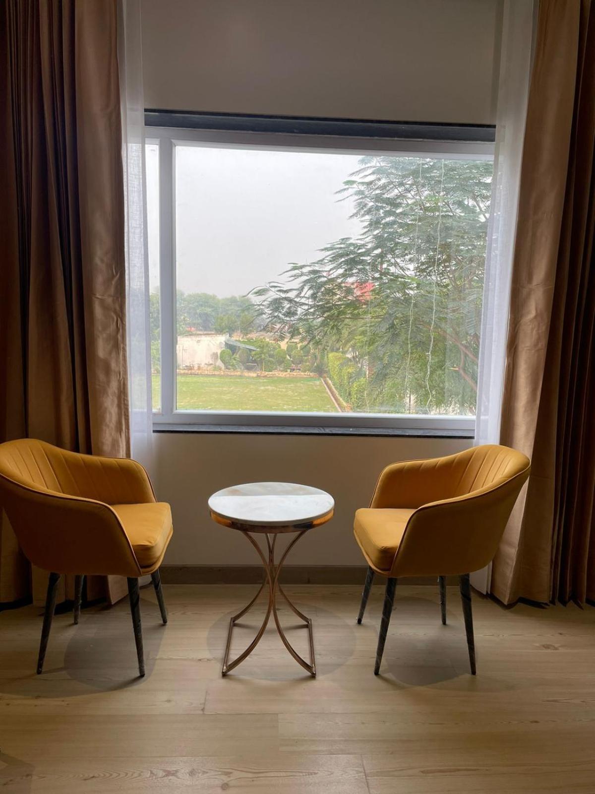 Hotel Three Seasons Vrindāvan Zewnętrze zdjęcie