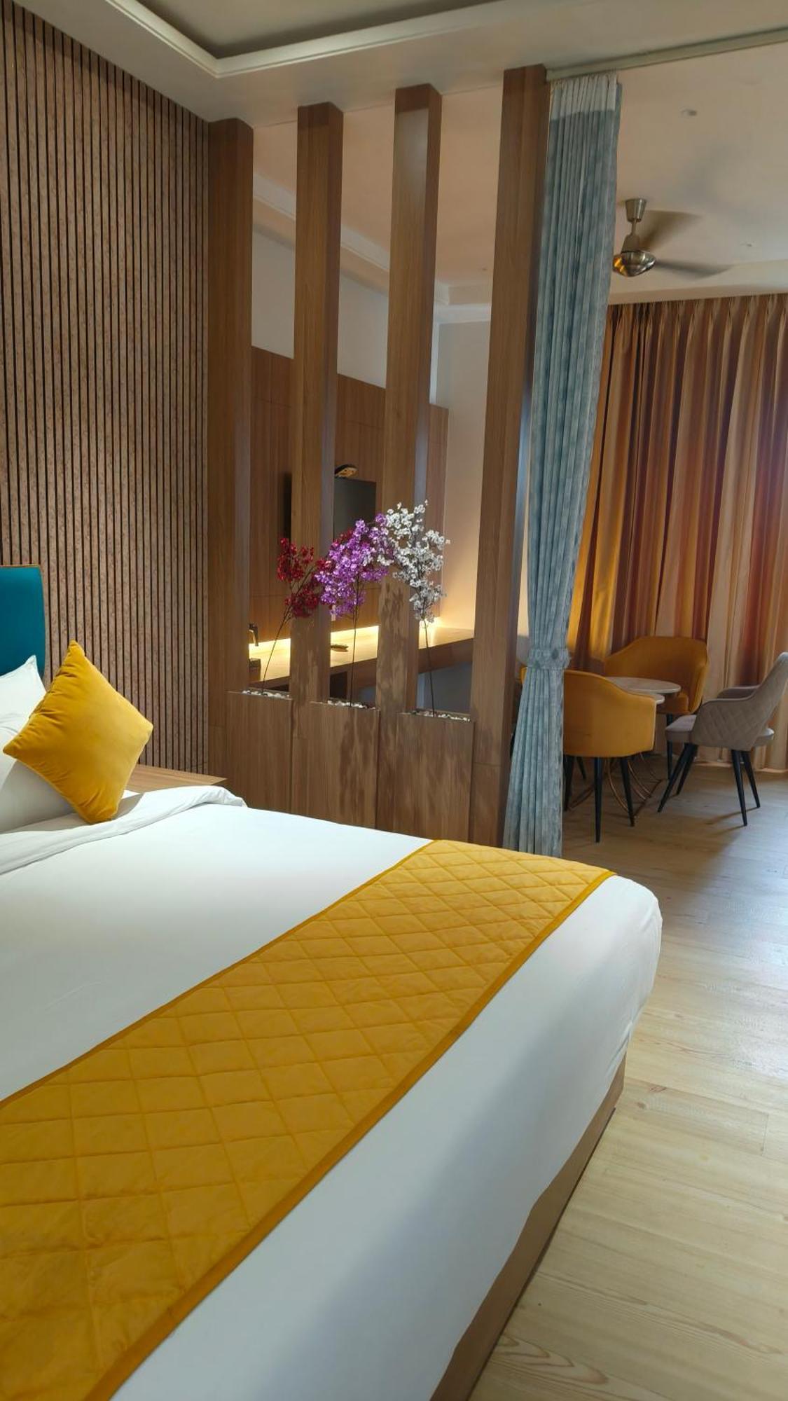 Hotel Three Seasons Vrindāvan Zewnętrze zdjęcie