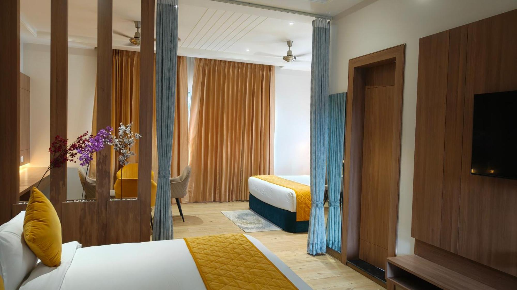 Hotel Three Seasons Vrindāvan Zewnętrze zdjęcie
