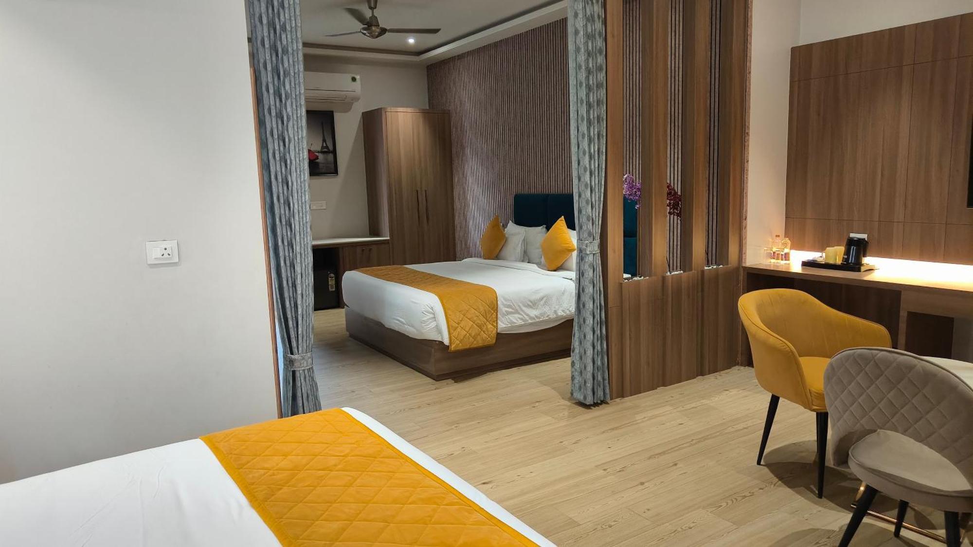 Hotel Three Seasons Vrindāvan Zewnętrze zdjęcie