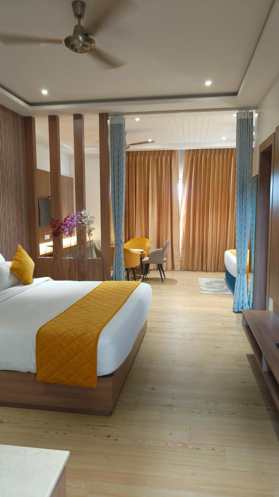 Hotel Three Seasons Vrindāvan Zewnętrze zdjęcie