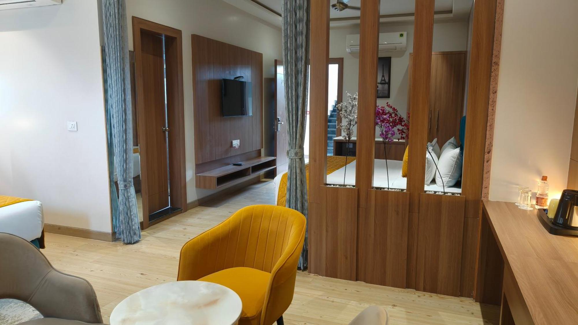 Hotel Three Seasons Vrindāvan Zewnętrze zdjęcie