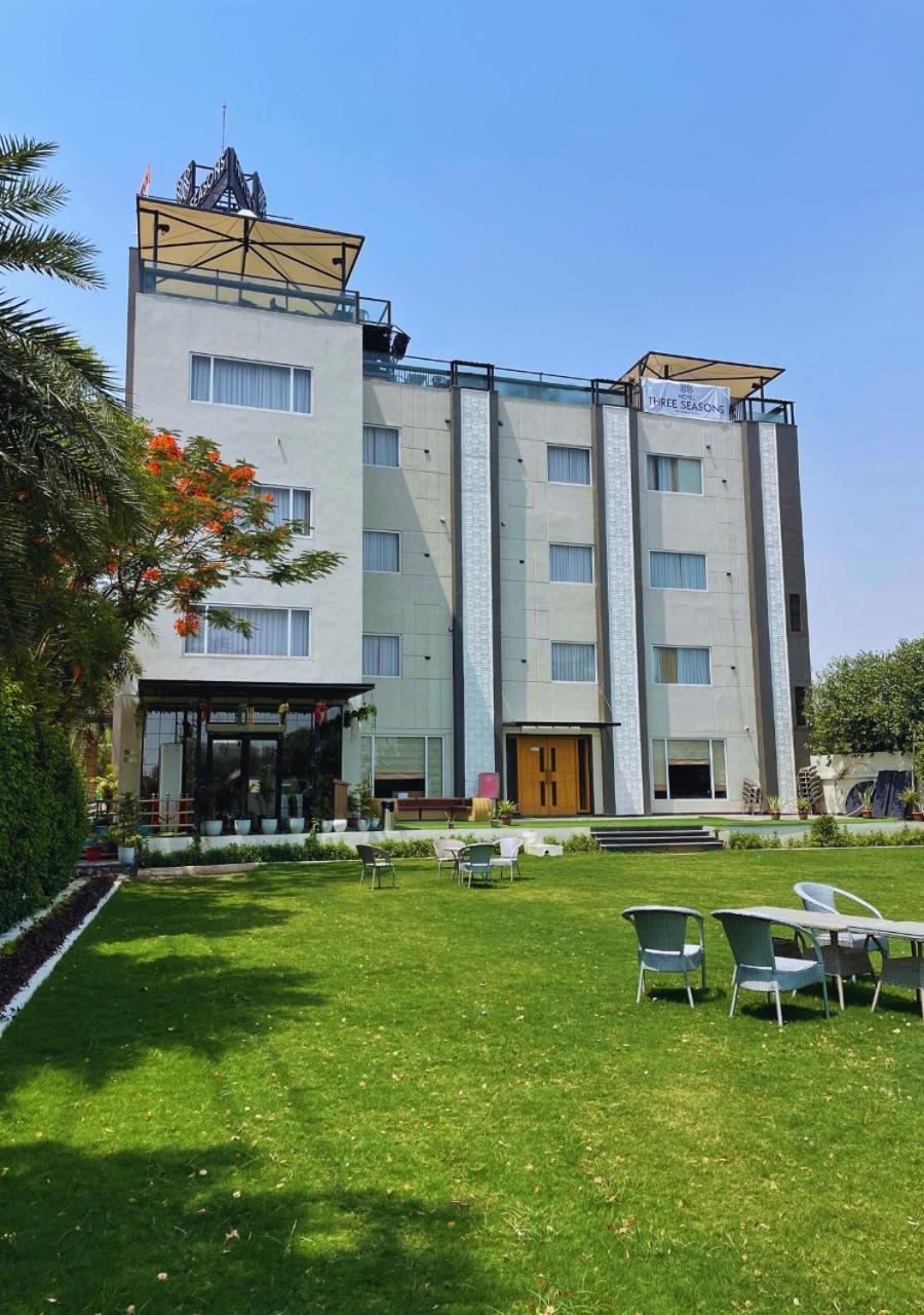 Hotel Three Seasons Vrindāvan Zewnętrze zdjęcie